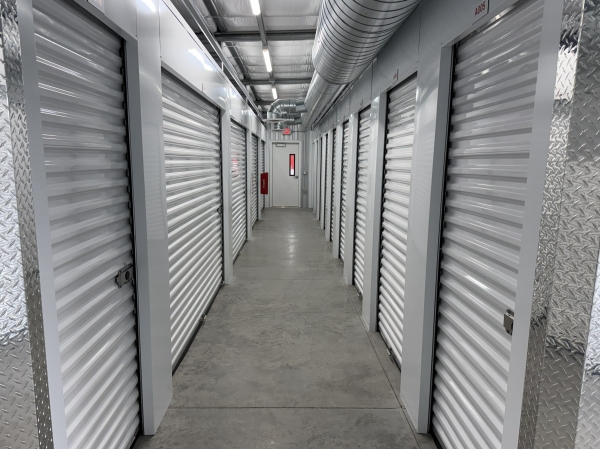 Facility photo: //images.sparefoot.com/medium/24413769f8a78a98b55.jpg
