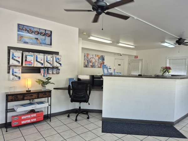 Facility photo: //images.sparefoot.com/medium/2441446a354380a8742.jpg