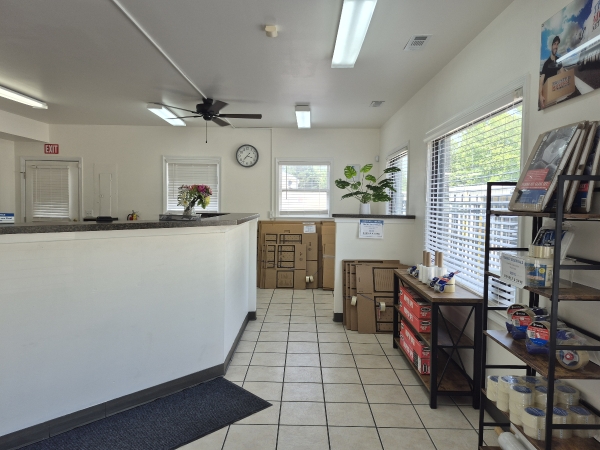 Facility photo: //images.sparefoot.com/medium/2441446a3543911c6a7.jpg