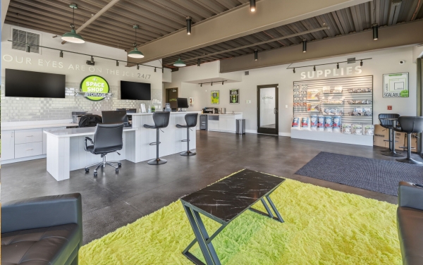 Facility photo: //images.sparefoot.com/medium/2441596a0c70cbc0cc6.jpg