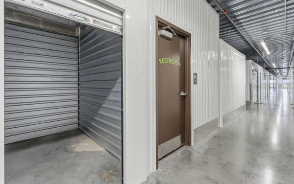 Facility photo: //images.sparefoot.com/medium/2441596a0c70cec55a4.jpg