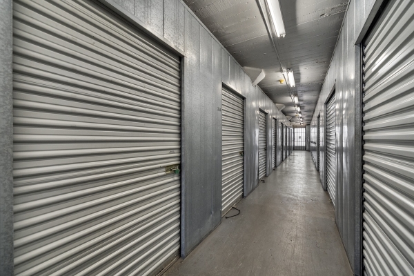 Facility photo: //images.sparefoot.com/medium/2441666a3f11607eac1.jpg