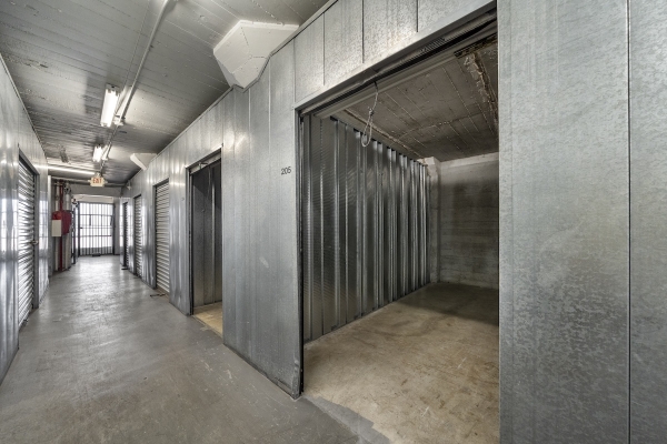 Facility photo: //images.sparefoot.com/medium/2441666a3f116194231.jpg