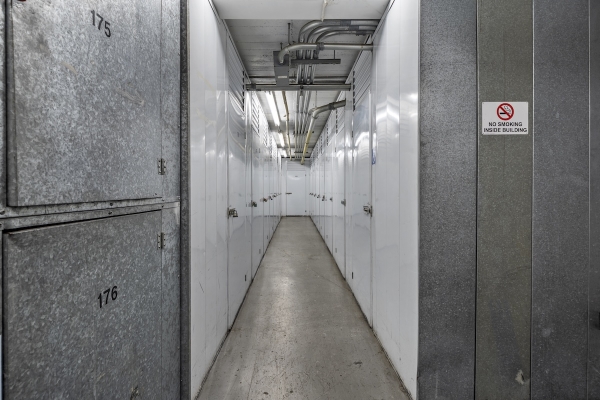Facility photo: //images.sparefoot.com/medium/2441666a3f1162ad2dc.jpg