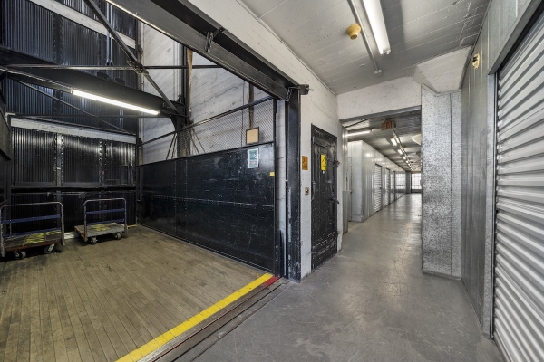 Facility photo: //images.sparefoot.com/medium/2441666a3f11638dbd7.jpg