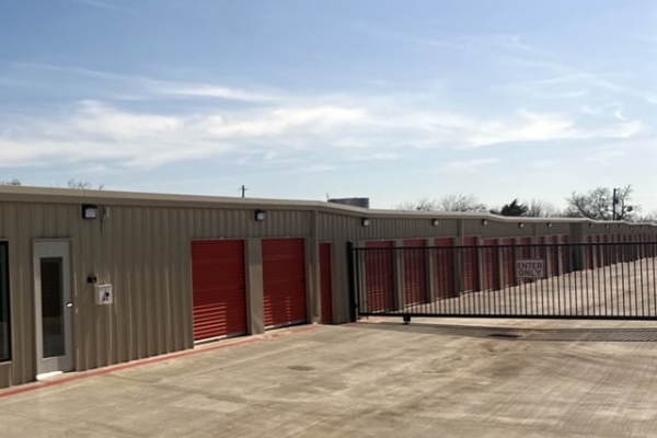 Facility photo: //images.sparefoot.com/medium/24417069e629fdaf657.jpg