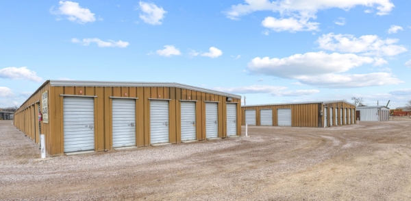 Facility photo: //images.sparefoot.com/medium/24418969979aec983d3.jpg