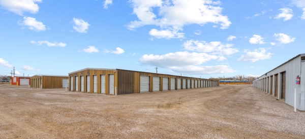 Facility photo: //images.sparefoot.com/medium/24418969979af072053.jpg