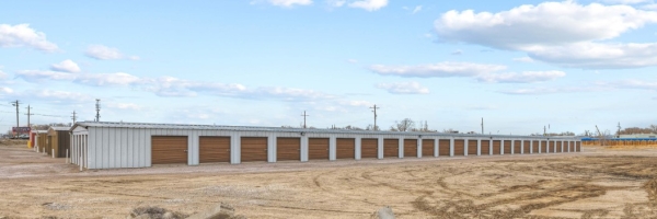 Facility photo: //images.sparefoot.com/medium/24418969979af30e9ed.jpg