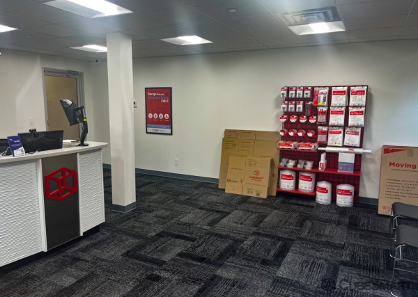 Facility photo: //images.sparefoot.com/medium/24419269e0874b296ef.jpg