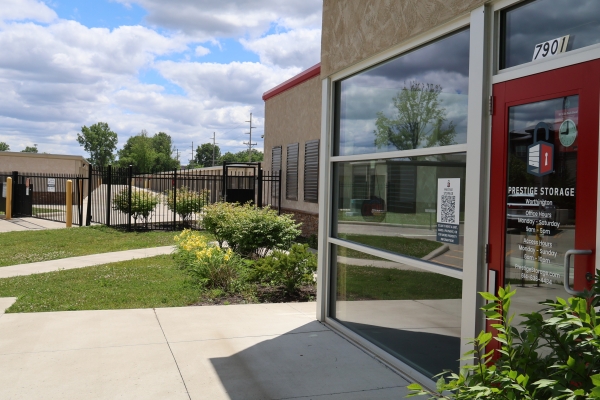 Facility photo: //images.sparefoot.com/medium/2442016a3574ec9730e.jpg