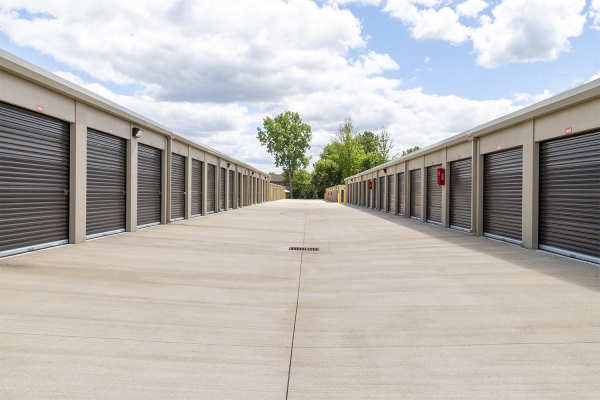Facility photo: //images.sparefoot.com/medium/2442016a35759f35cf7.jpg