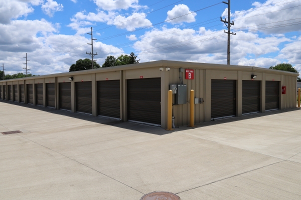 Facility photo: //images.sparefoot.com/medium/2442016a3575bfc6f28.jpg