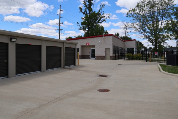 Facility photo: //images.sparefoot.com/medium/2442016a3575d7e546e.jpg