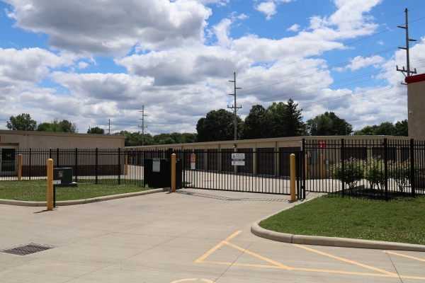 Facility photo: //images.sparefoot.com/medium/2442016a35763f1ff86.jpg