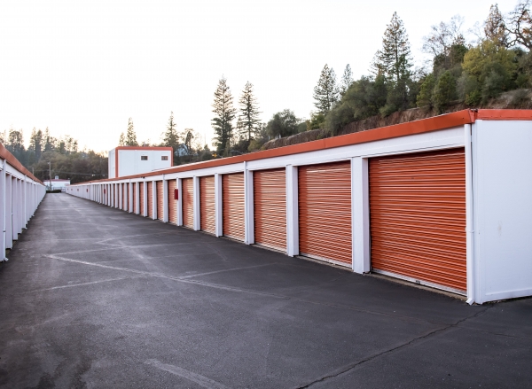 Facility photo: //images.sparefoot.com/medium/2442156998f75c24353.jpg