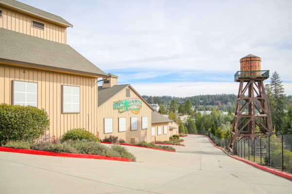 Facility photo: //images.sparefoot.com/medium/2442166998f97d2339a.jpg