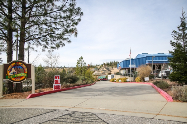 Facility photo: //images.sparefoot.com/medium/2442166998f9828a803.jpg