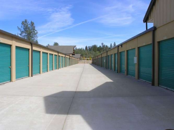 Facility photo: //images.sparefoot.com/medium/2442166998f9854b2df.jpg