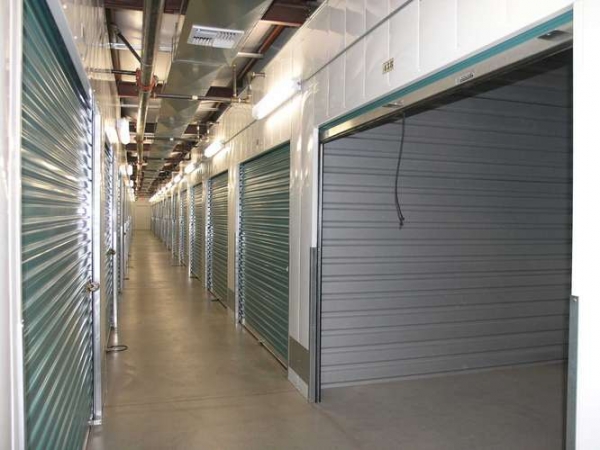 Facility photo: //images.sparefoot.com/medium/2442166998f986b5e1d.jpg