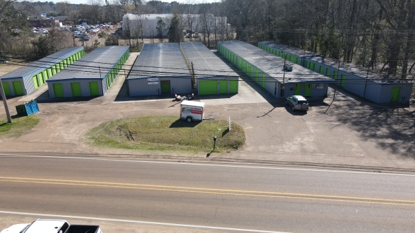 Facility photo: //images.sparefoot.com/medium/2442436a17961ec7f38.jpg