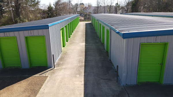 Facility photo: //images.sparefoot.com/medium/2442436a17965e18771.jpg