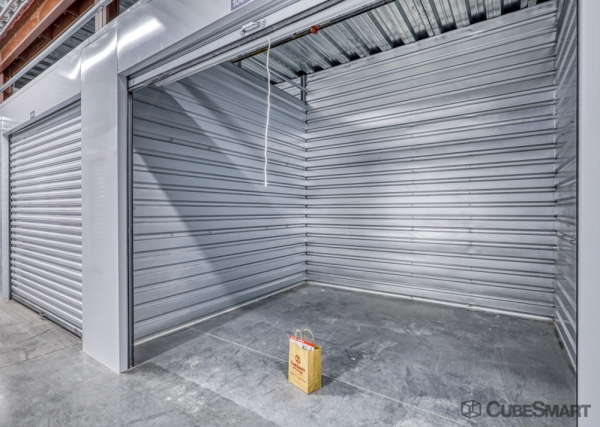 Facility photo: //images.sparefoot.com/medium/24427369f6f6e2bc0e3.jpg