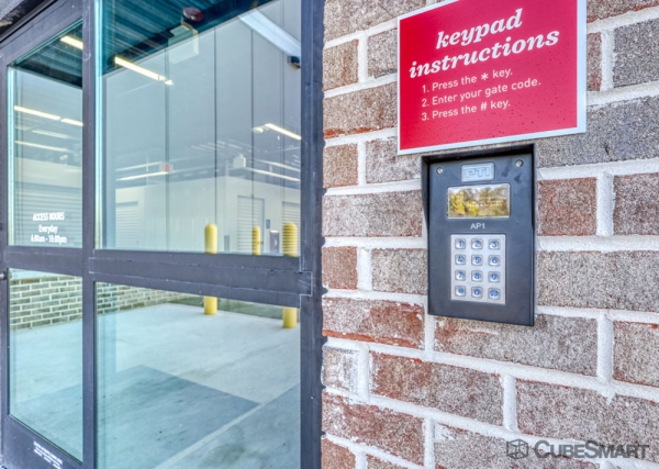 Facility photo: //images.sparefoot.com/medium/24427369f6f6e3b62f2.jpg