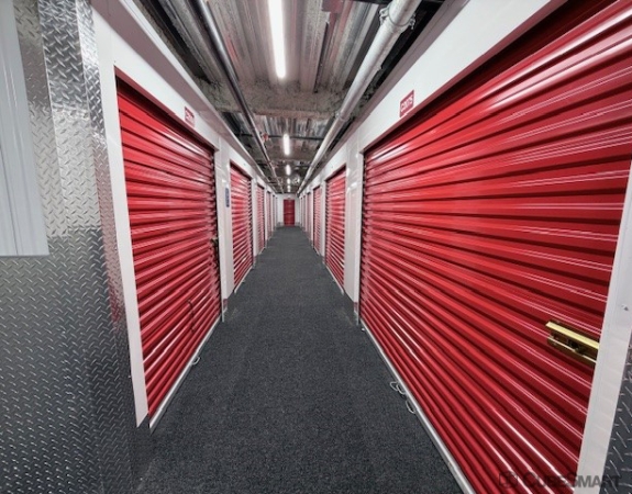 Facility photo: //images.sparefoot.com/medium/24431169dcb01cf24e8.jpg