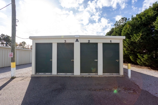 Facility photo: //images.sparefoot.com/medium/24436069dfb57d3b5c1.jpg