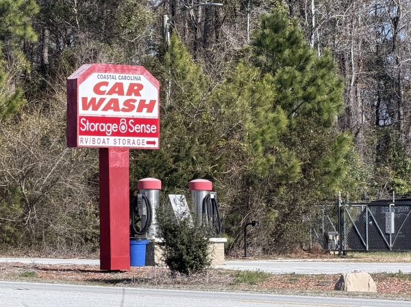 Facility photo: //images.sparefoot.com/medium/24436069dfb5851bf19.jpg