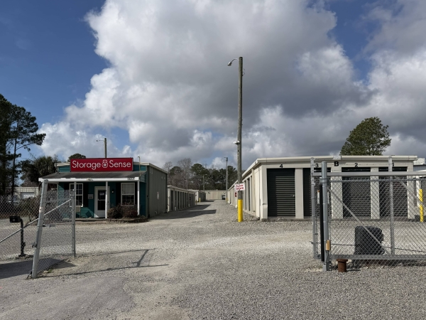 Facility photo: //images.sparefoot.com/medium/24436069dfb58b43d1b.jpg