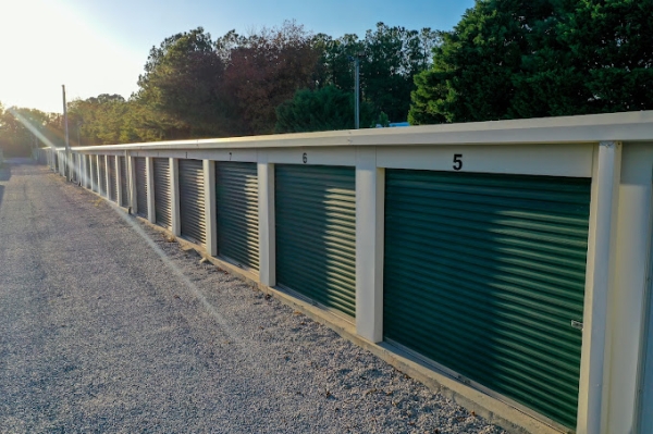 Facility photo: //images.sparefoot.com/medium/24436069dfb5931b37a.jpg