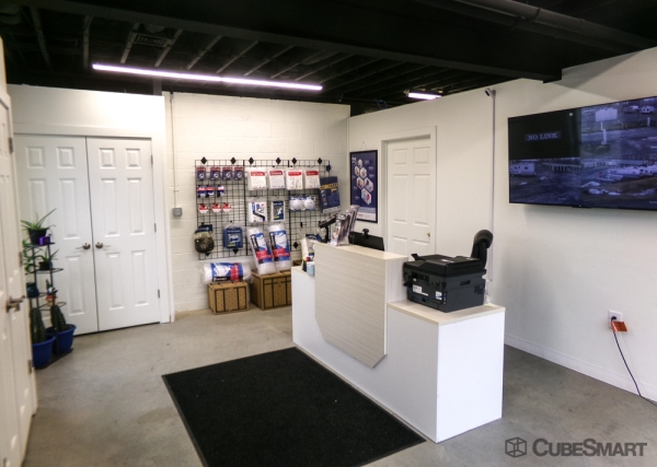 Facility photo: //images.sparefoot.com/medium/24438669dcb58bac54e.jpg