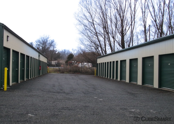 Facility photo: //images.sparefoot.com/medium/24438669dcb58f51af7.jpg