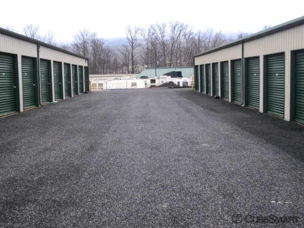 Facility photo: //images.sparefoot.com/medium/24438669de0833bf865.jpg