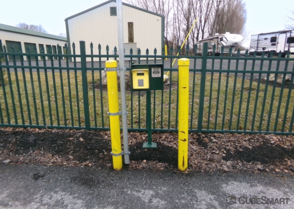 Facility photo: //images.sparefoot.com/medium/24438669f5bb679109a.jpg