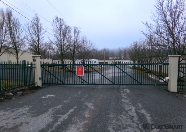 Facility photo: //images.sparefoot.com/medium/2443866a2a75bed277b.jpg