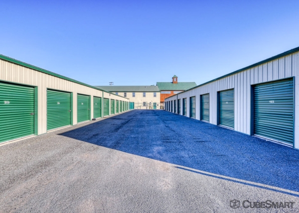 Facility photo: //images.sparefoot.com/medium/2443866a326ef79a9a0.jpg