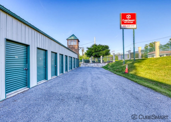 Facility photo: //images.sparefoot.com/medium/2443866a326efb6bb12.jpg