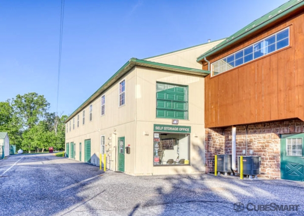 Facility photo: //images.sparefoot.com/medium/2443866a3650c1515c4.jpg