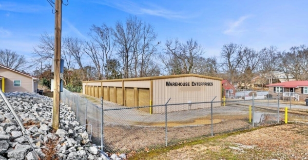 Facility photo: //images.sparefoot.com/medium/24439969b9d607b55d7.jpg