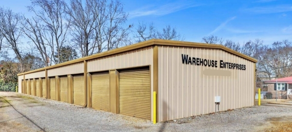 Facility photo: //images.sparefoot.com/medium/24439969b9d73d291f1.jpg