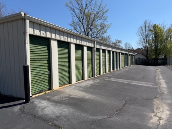 Facility photo: //images.sparefoot.com/medium/24446469d510464c074.jpeg