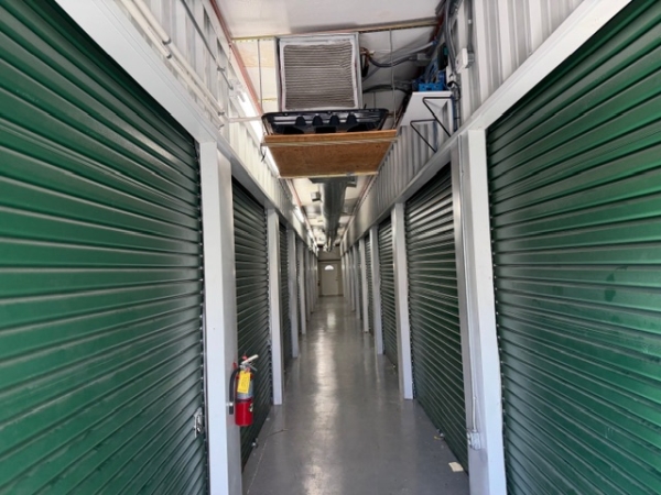 Facility photo: //images.sparefoot.com/medium/24446469d510674a03b.jpeg