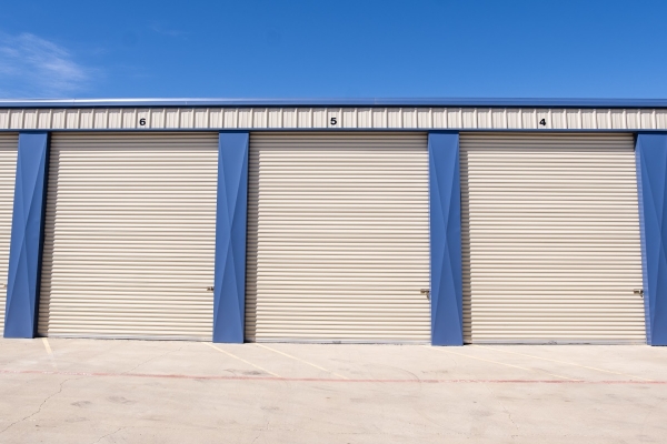 Facility photo: //images.sparefoot.com/medium/2444666a2470ed56b7b.jpg