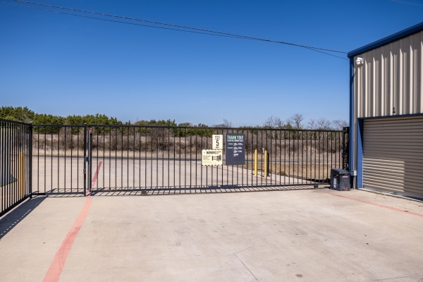 Facility photo: //images.sparefoot.com/medium/2444666a26d77289a33.jpg