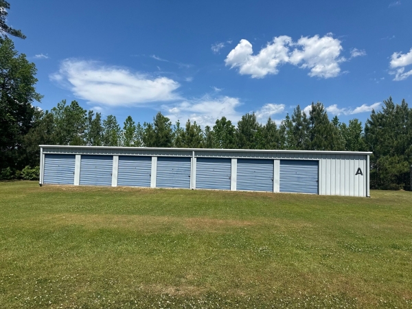 Facility photo: //images.sparefoot.com/medium/2444896a0d12e057e55.jpg