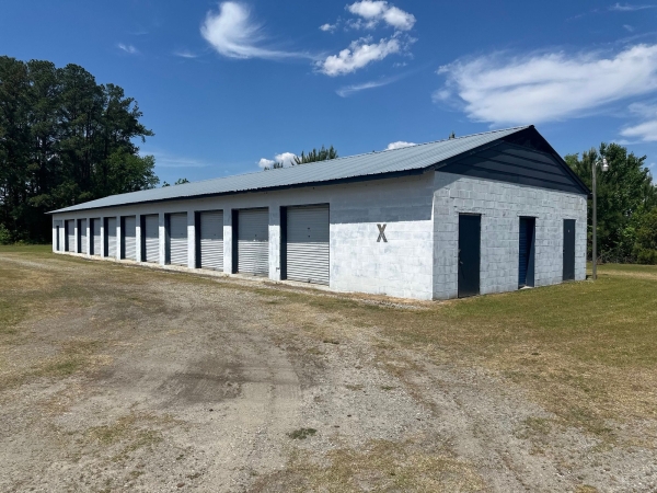 Facility photo: //images.sparefoot.com/medium/2444896a0d12e914f02.jpg