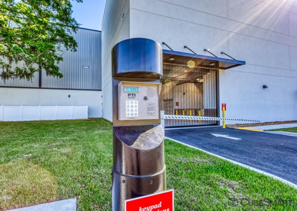 Storage Units at CubeSmart Self Storage - 7150 Fruitville Road